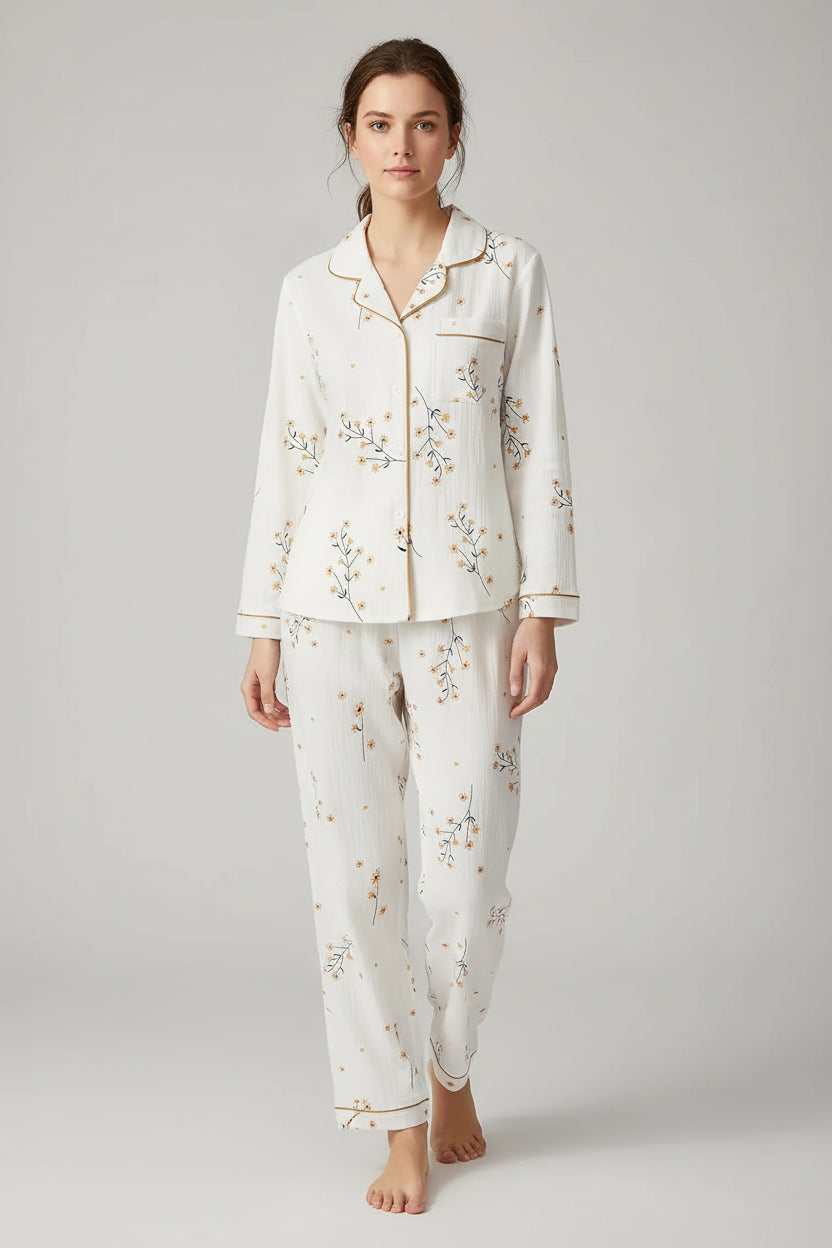 Cozy Daisy Print Pajama Set for Women (2)